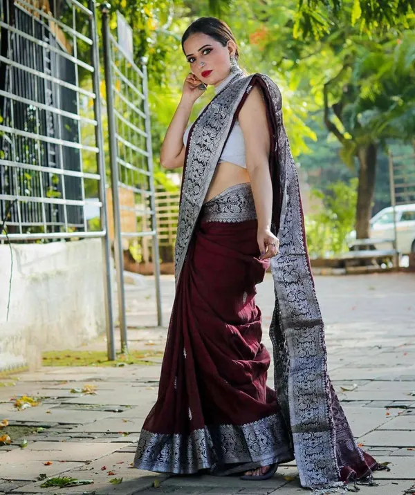 Maroon_Woven_Traditional_Saree_for_Women