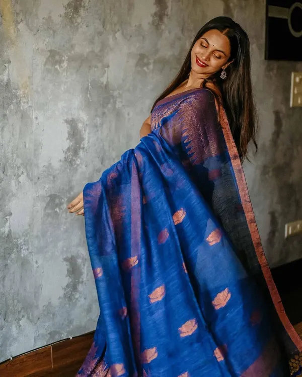 Blue_Floral_Border_Saree_for_Women