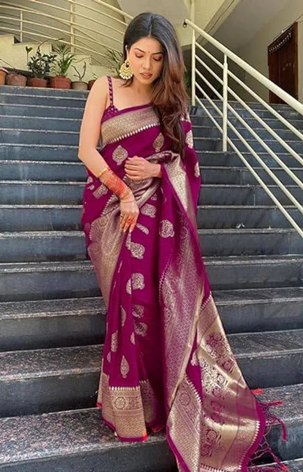 Magenta_Woven_Traditional_Saree_for_Women