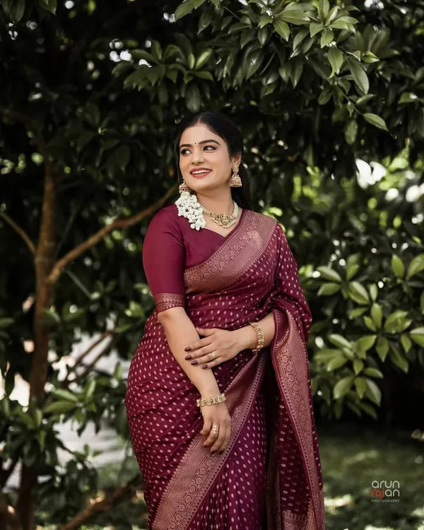 Maroon_Patterned_Saree_for_Women