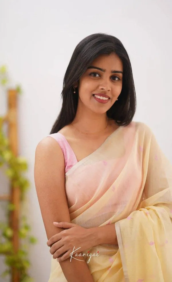 Pastel_Yellow_Sheer_Saree_With_Pink_Border_for_Women