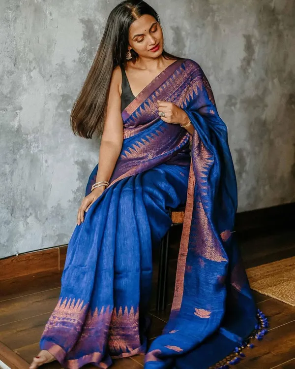 Blue_Floral_Border_Saree_for_Women