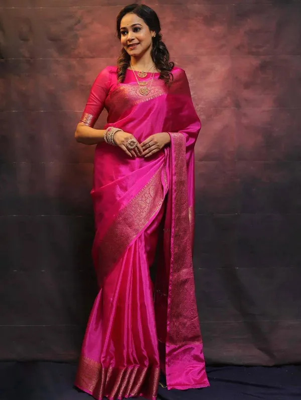 Magenta_Lustrous_Woven_Saree_for_Women