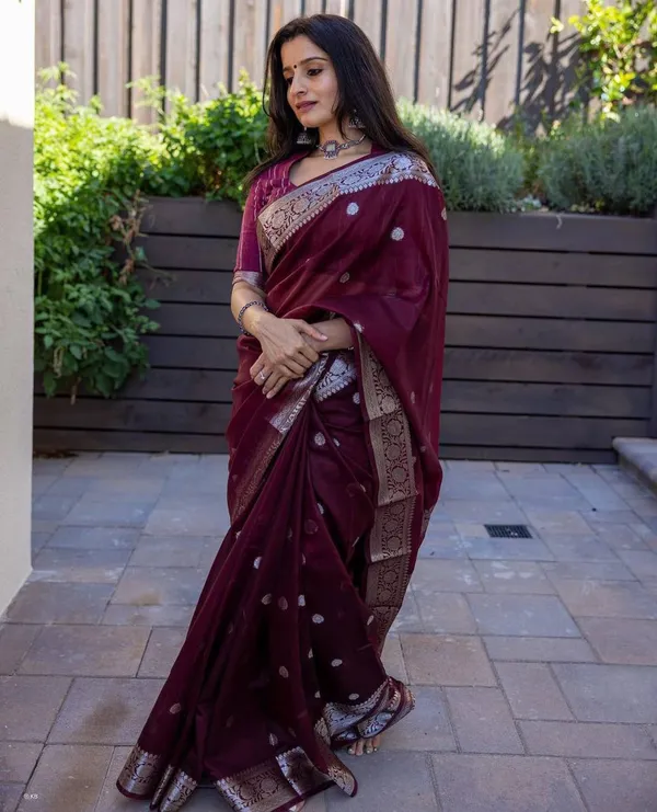 Maroon_Woven_Traditional_Saree_for_Women