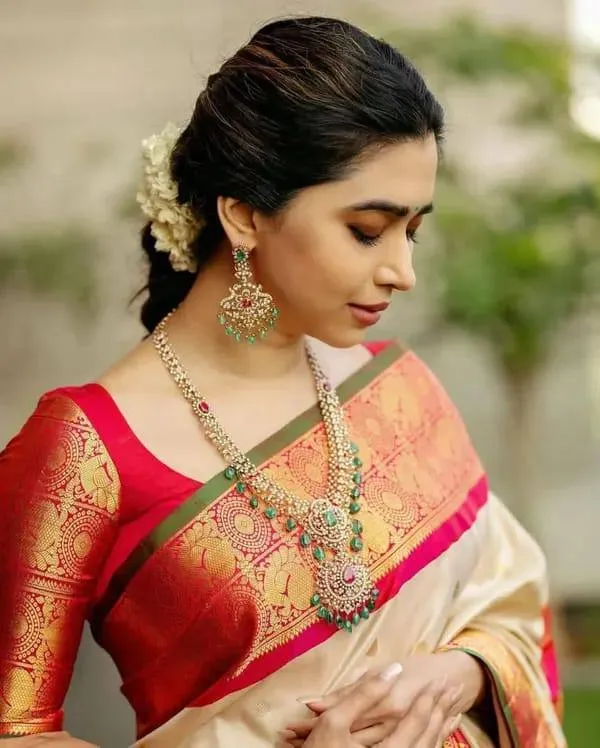 Red_Brocade_Saree_Blouse_With_Cream_Saree_for_Women