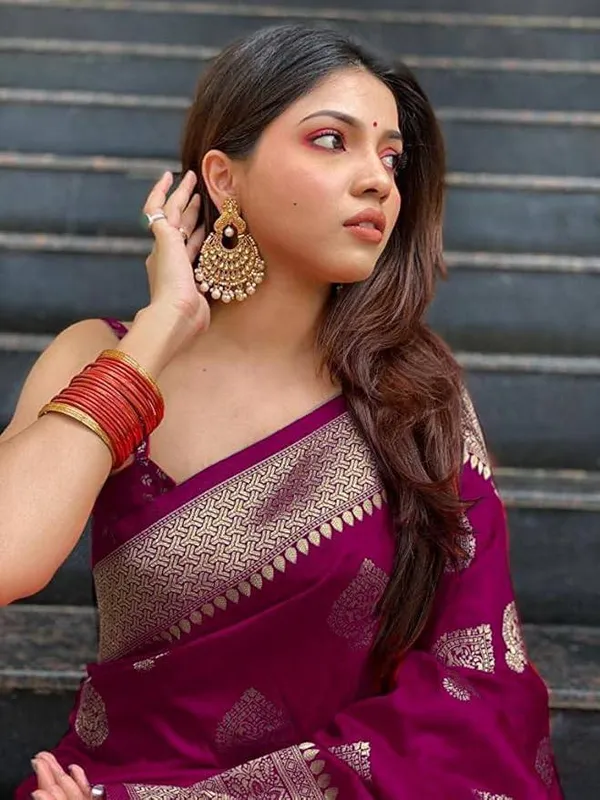 Magenta_Woven_Traditional_Saree_for_Women