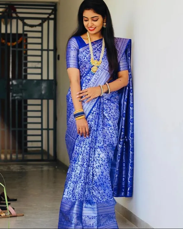 Blue_Ornate_Printed_Saree_for_Women