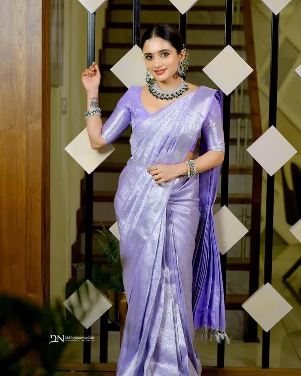 Lavender_Woven_Saree_for_Women