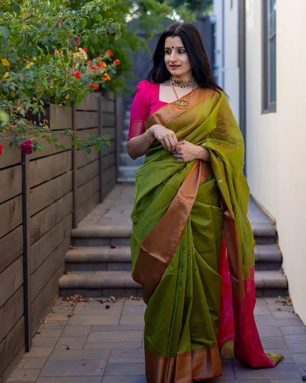 Pink_And_Green_Woven_Ethnic_Saree_for_Women