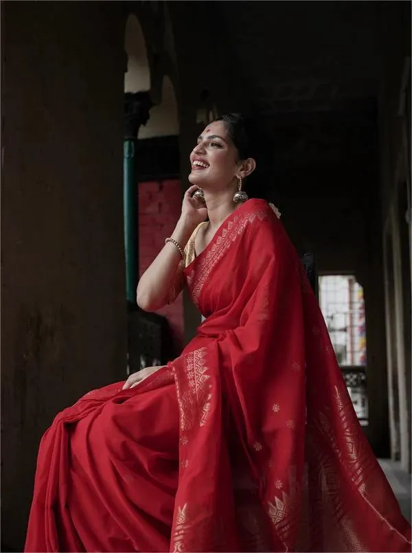 Red_Traditional_Woven_Saree_for_Women