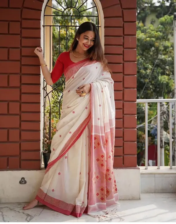 Cream_Printed_Saree_With_Red_Border_for_Women