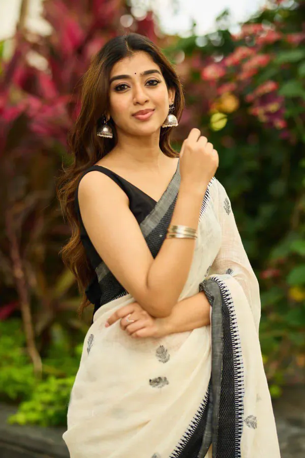 Cream_Printed_Saree_With_Black_Border_for_Women