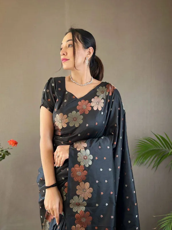 Black_Floral_Print_Saree_for_Women