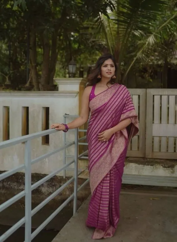 Pink_Striped_Saree_for_Women