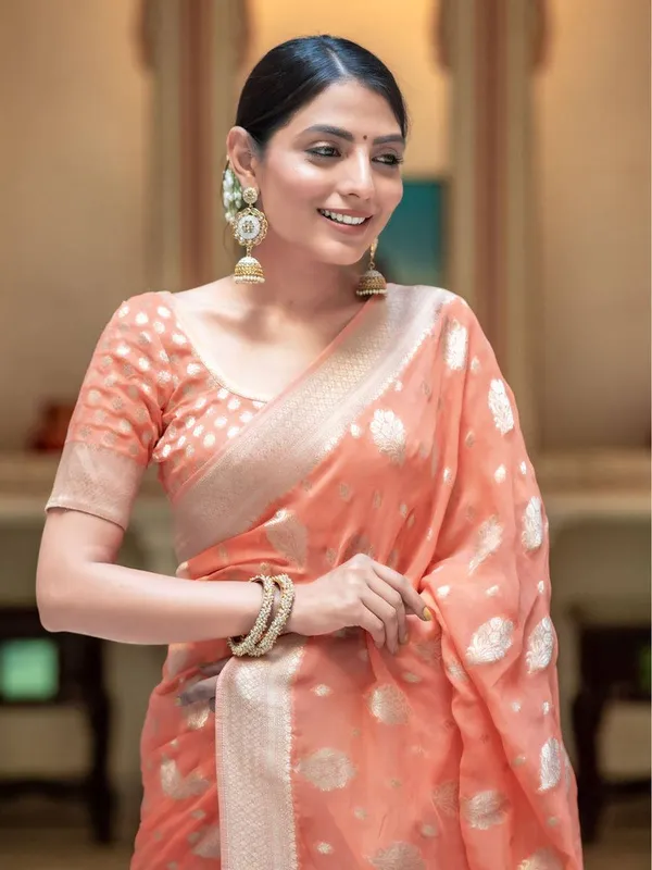 Peach_Traditional_Saree_With_Gold_Border_for_Women