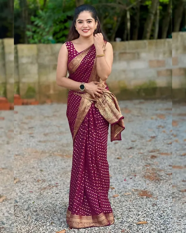 Maroon_Printed_Saree_With_Gold_Border_for_Women