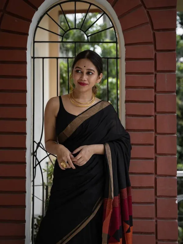 Black_Gold_Border_Saree_for_Women