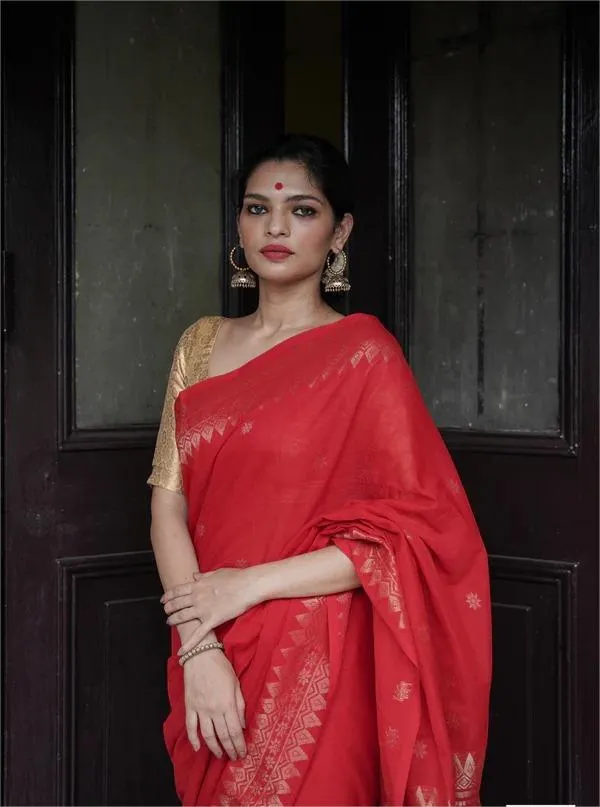 Red_Traditional_Woven_Saree_for_Women