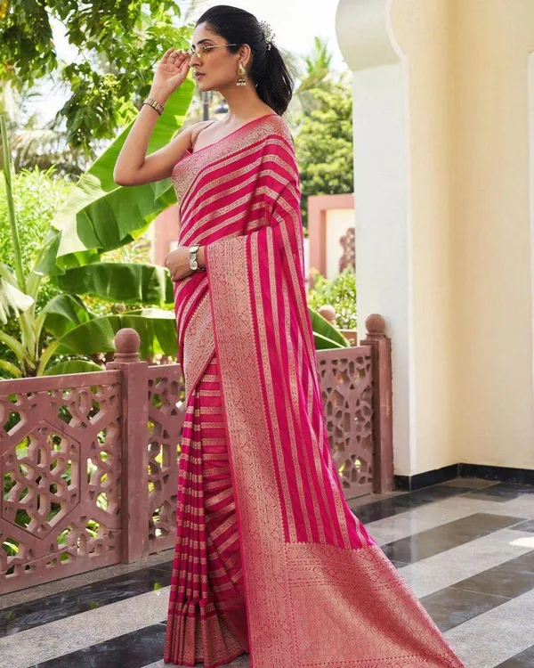 Magenta_Woven_Saree_for_Women