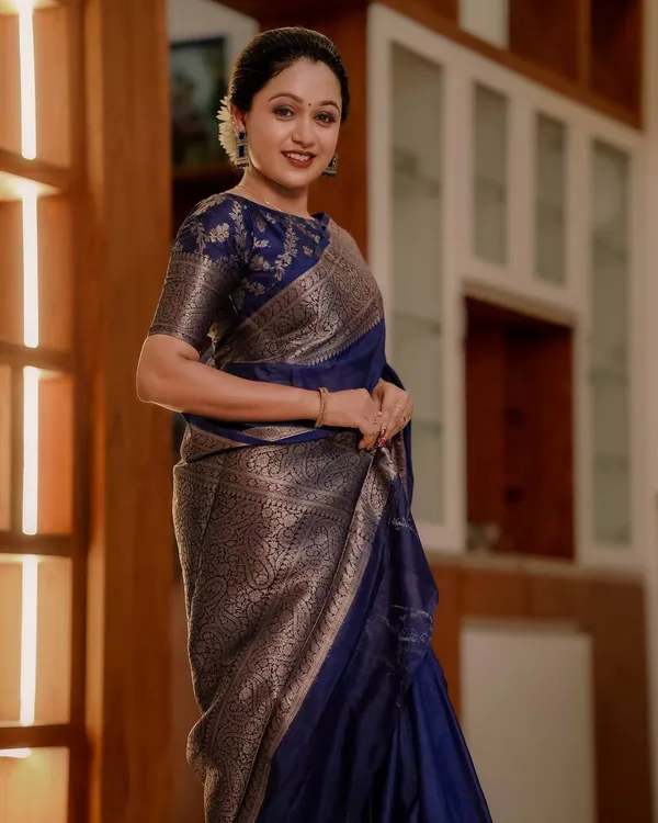 Navy_Blue_Brocade_Border_Saree_for_Women
