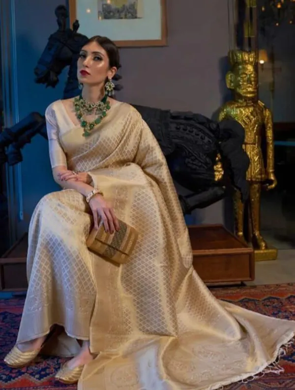 Cream_Woven_Floral_Patterned_Saree_for_Women