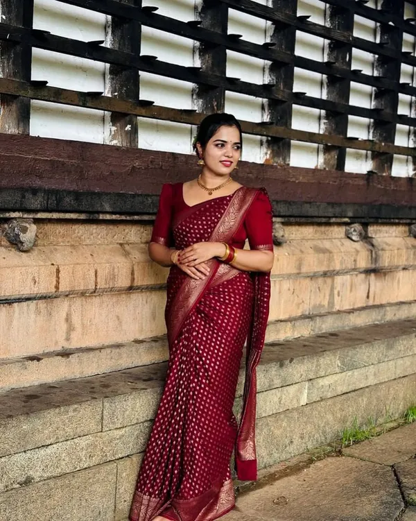 Maroon_Traditional_Saree_for_Women