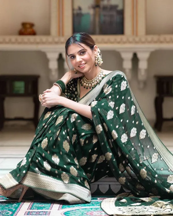 Green_Woven_Ethnic_Saree_for_Women