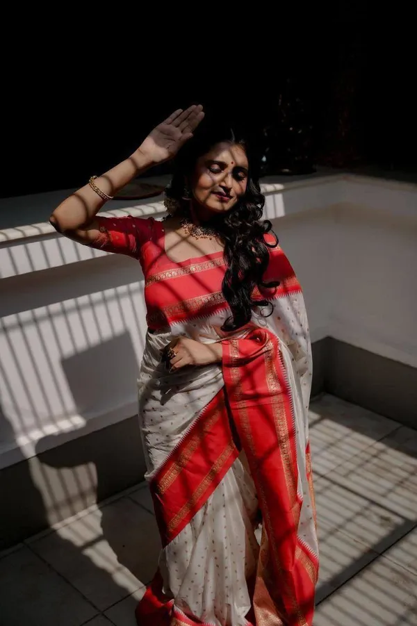 Red_White_Traditional_Saree_For_Women