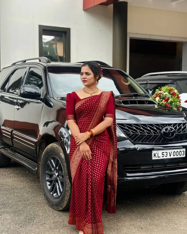Maroon_Traditional_Saree_for_Women