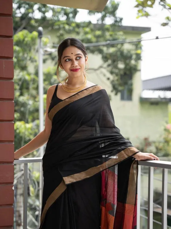 Black_Gold_Border_Saree_for_Women