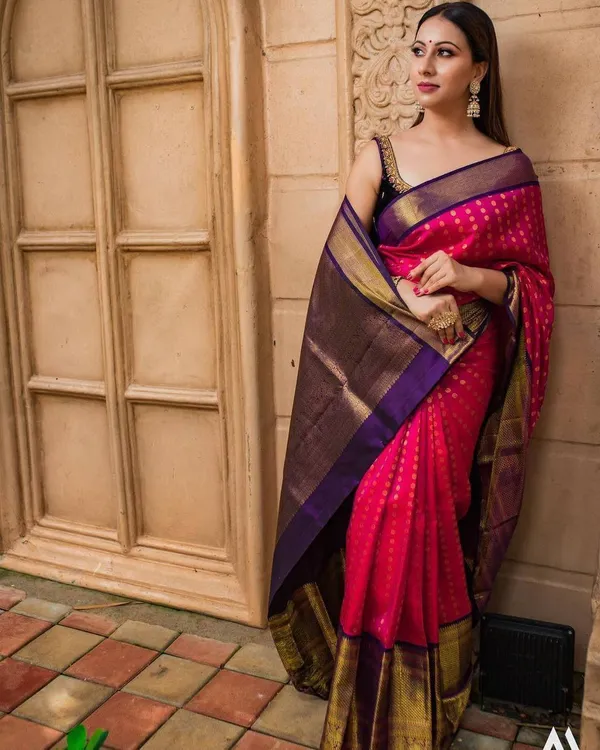 Pink_Woven_Traditional_Saree_for_Women