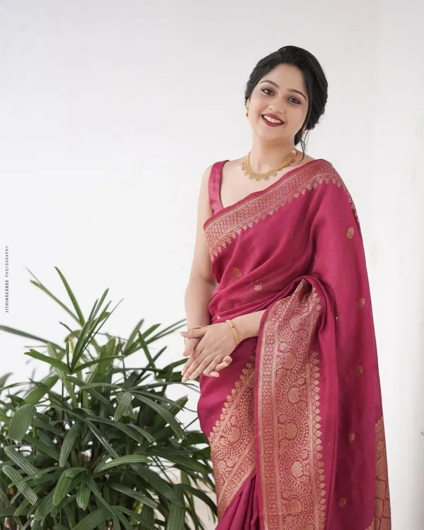 Magenta_Woven_Saree_for_Women
