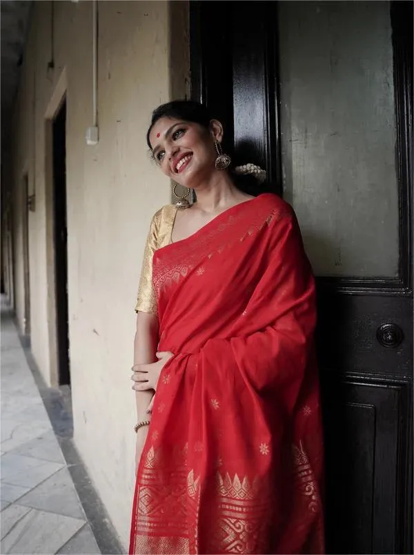 Red_Traditional_Woven_Saree_for_Women