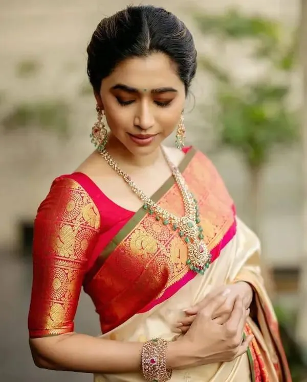 Red_Brocade_Saree_Blouse_With_Cream_Saree_for_Women