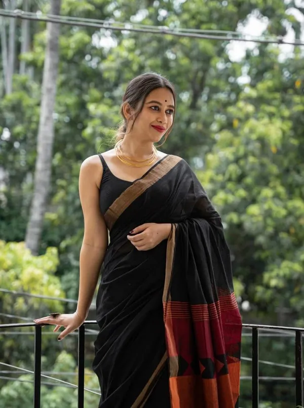 Black_Gold_Border_Saree_for_Women