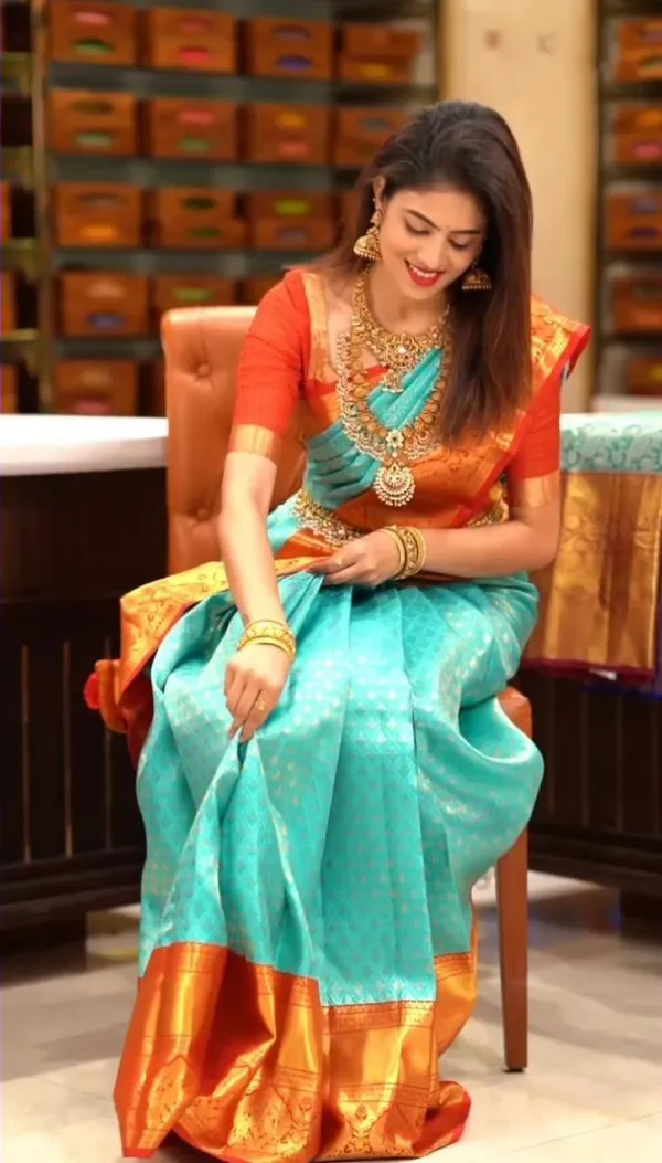 Red_Turquoise_Traditional_Saree_For_Women