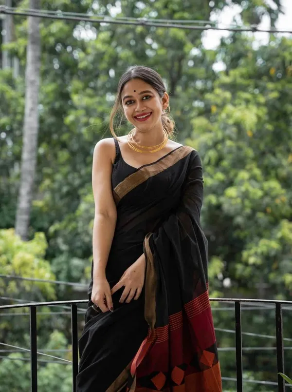 Black_Gold_Border_Saree_for_Women