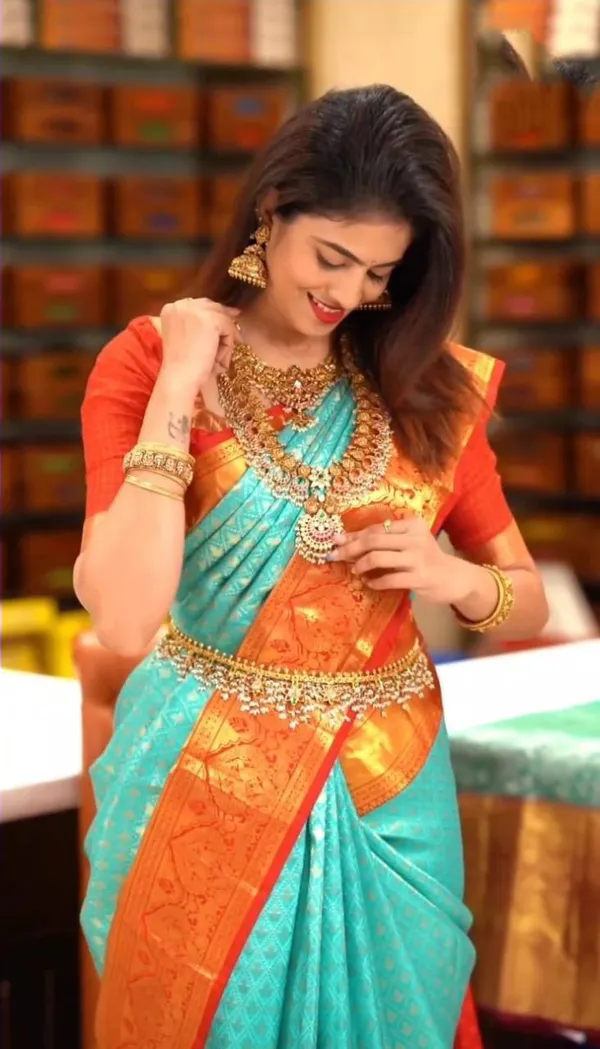 Red_Turquoise_Traditional_Saree_For_Women