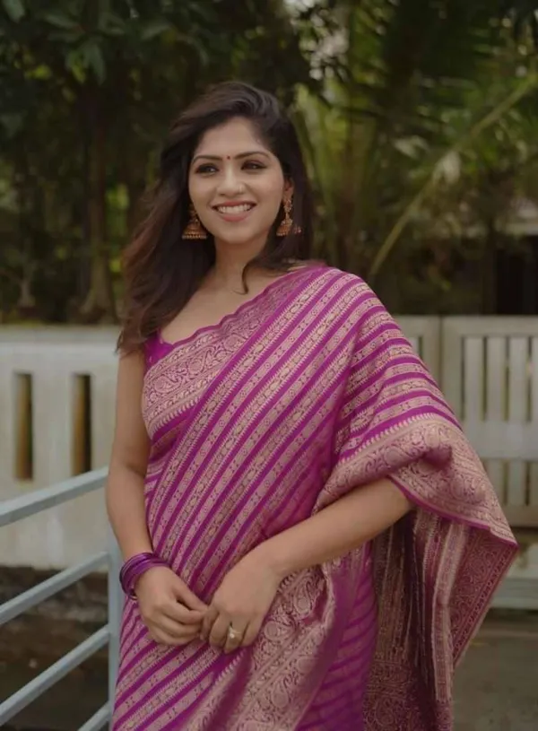 Pink_Striped_Saree_for_Women