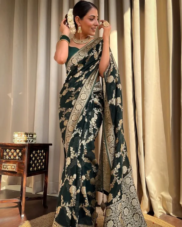 Green_Woven_Floral_Saree_for_Women