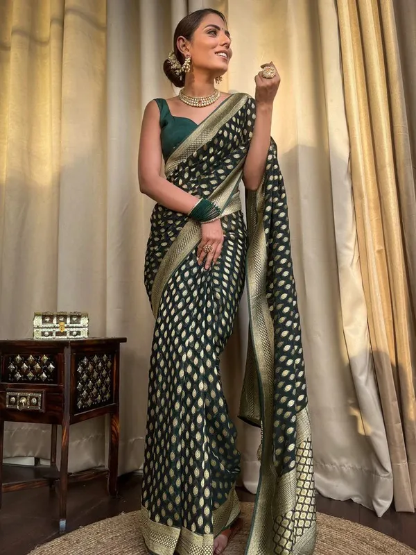 Green_Woven_Traditional_Saree_for_Women