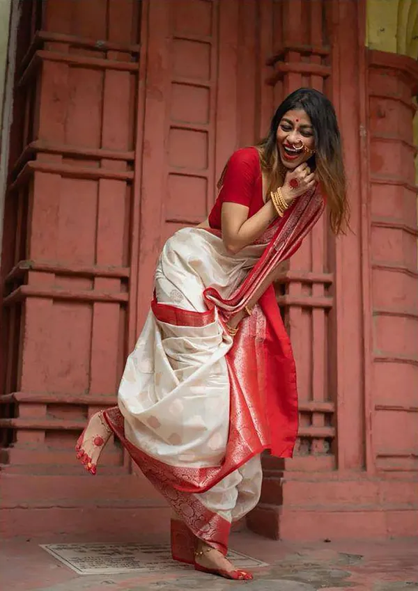 Cream_Printed_Red_Border_Saree_for_Women