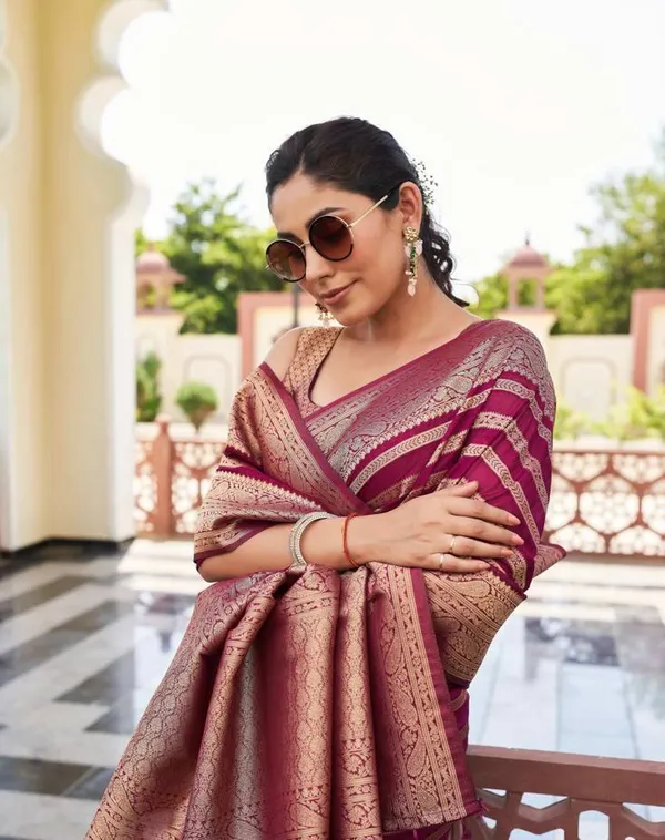 Maroon_Woven_Saree_for_Women