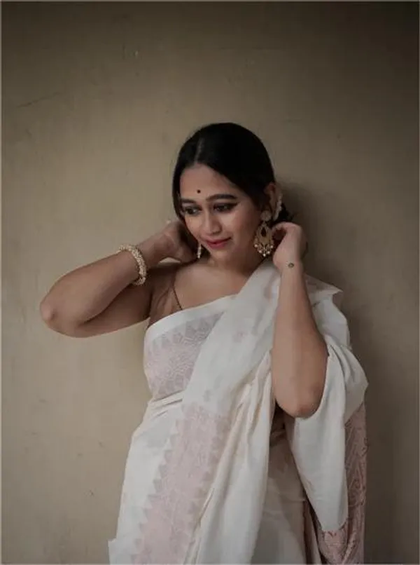 Ivory_Woven_Border_Saree_for_Women