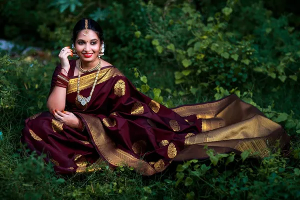 Maroon_Traditional_Saree_for_Women