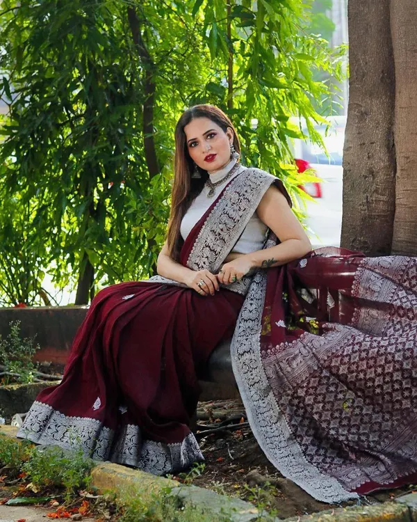 Maroon_Woven_Traditional_Saree_for_Women
