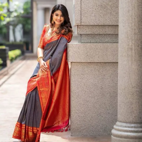 Red_And_Blue_Checked_Saree_For_Women