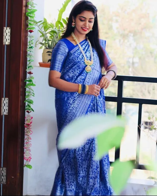 Blue_Ornate_Printed_Saree_for_Women