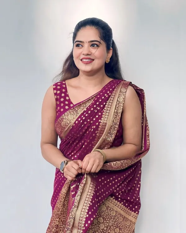 Maroon_Printed_Saree_With_Gold_Border_for_Women