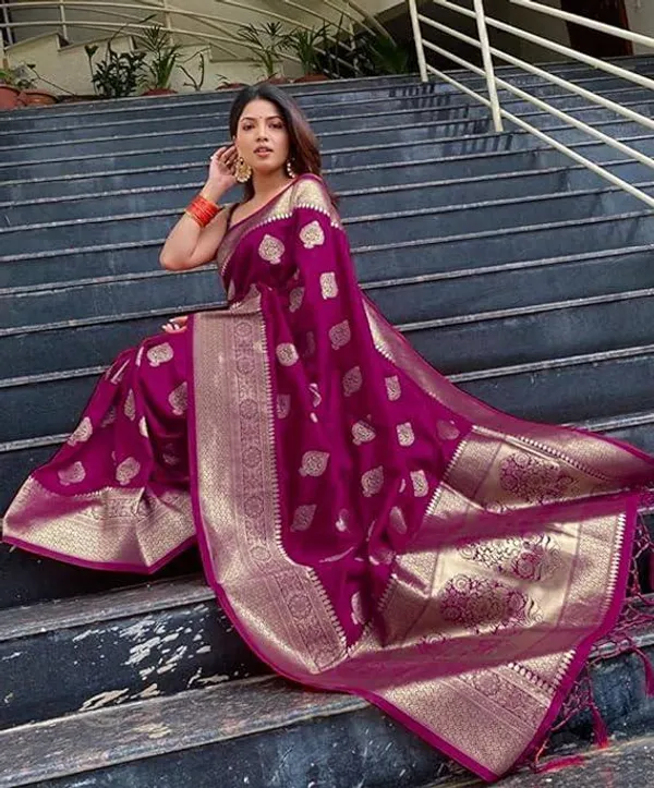 Magenta_Woven_Traditional_Saree_for_Women